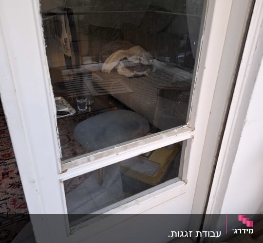 תיקון והחלפת זכוכית בדלת מרפסת